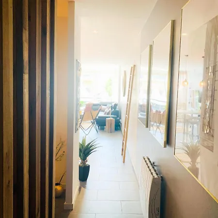 En Plein Centre-ville, A Proximite De Toutes Les Commodites Et A Seulement 500m De La דירה