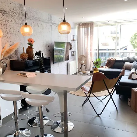 Apartment En Plein Centre-ville, A Proximite De Toutes Les Commodites Et A Seulement 500m De La *