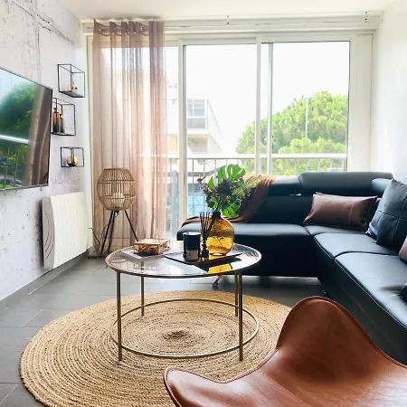 Apartment En Plein Centre-ville, A Proximite De Toutes Les Commodites Et A Seulement 500m De La
