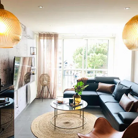 Apartment En Plein Centre-ville, A Proximite De Toutes Les Commodites Et A Seulement 500m De La