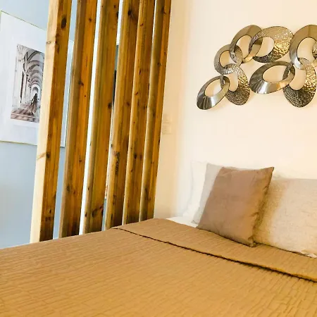 En Plein Centre-ville, A Proximite De Toutes Les Commodites Et A Seulement 500m De La Apartment