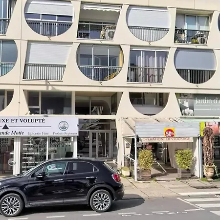 En Plein Centre-ville, A Proximite De Toutes Les Commodites Et A Seulement 500m De La 公寓 *