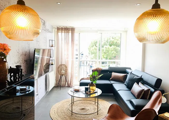 Appartement En Plein Centre-ville, à Proximité De Toutes Les Commodités Et à Seulement 500m De La